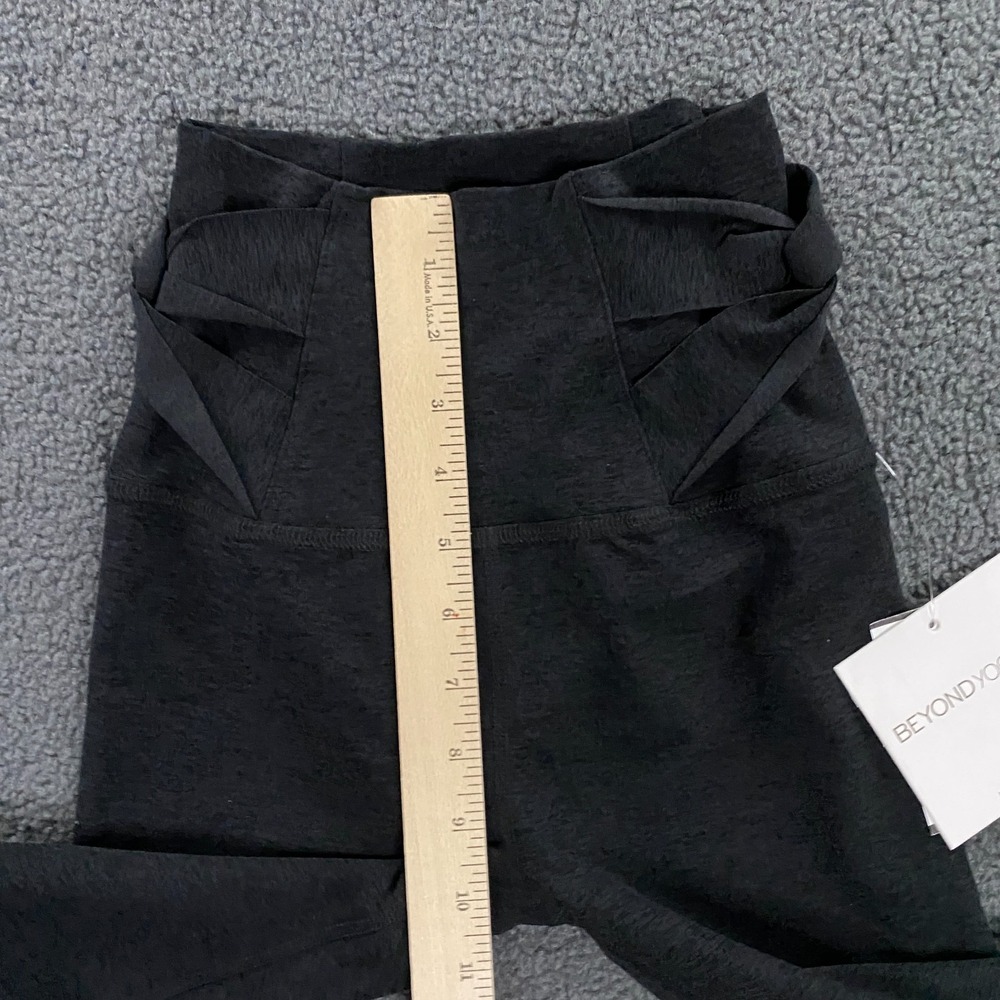 Beyond Yoga Set of 2 size XS Twist Through Leggings Worked Up Shorts NWT - Picture 11 of 16